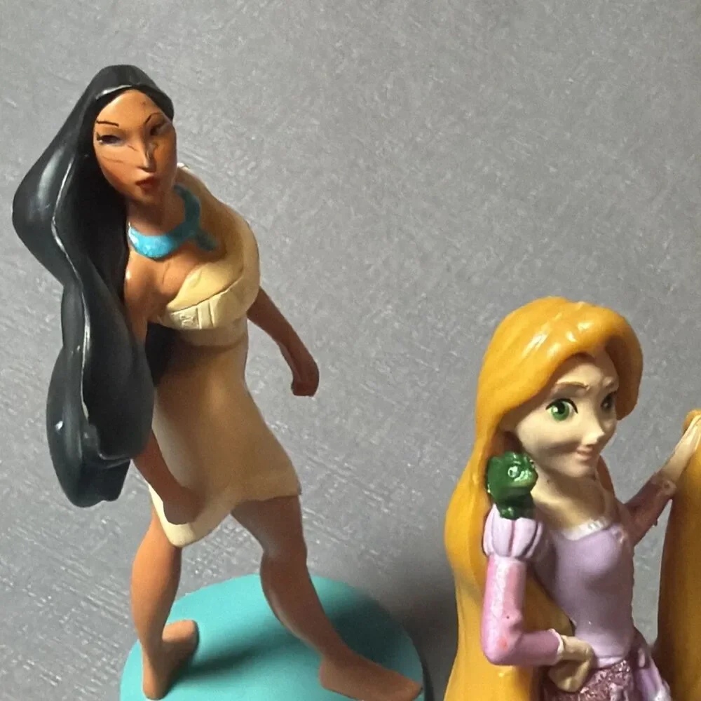 Disney Princess PVC Figure lot Pocahontas and Rapunzel -M